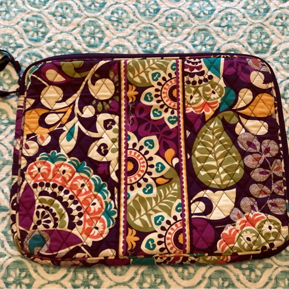 Vera Bradley tablet sleeve in plum crazy NWOT, from a smoke/pet free home. - Picture 1 of 2